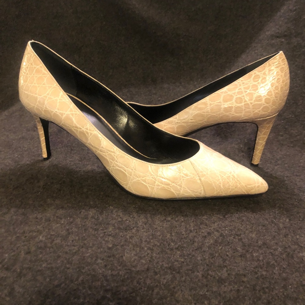 Croc pumps